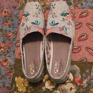Skechers Floral Embroidered Loafers - Cream and Pink